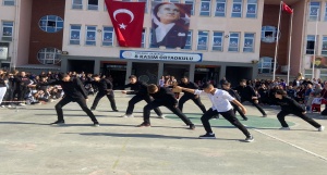 8. sınıf öğrencilerin Cumhuriyet bayramı performansı